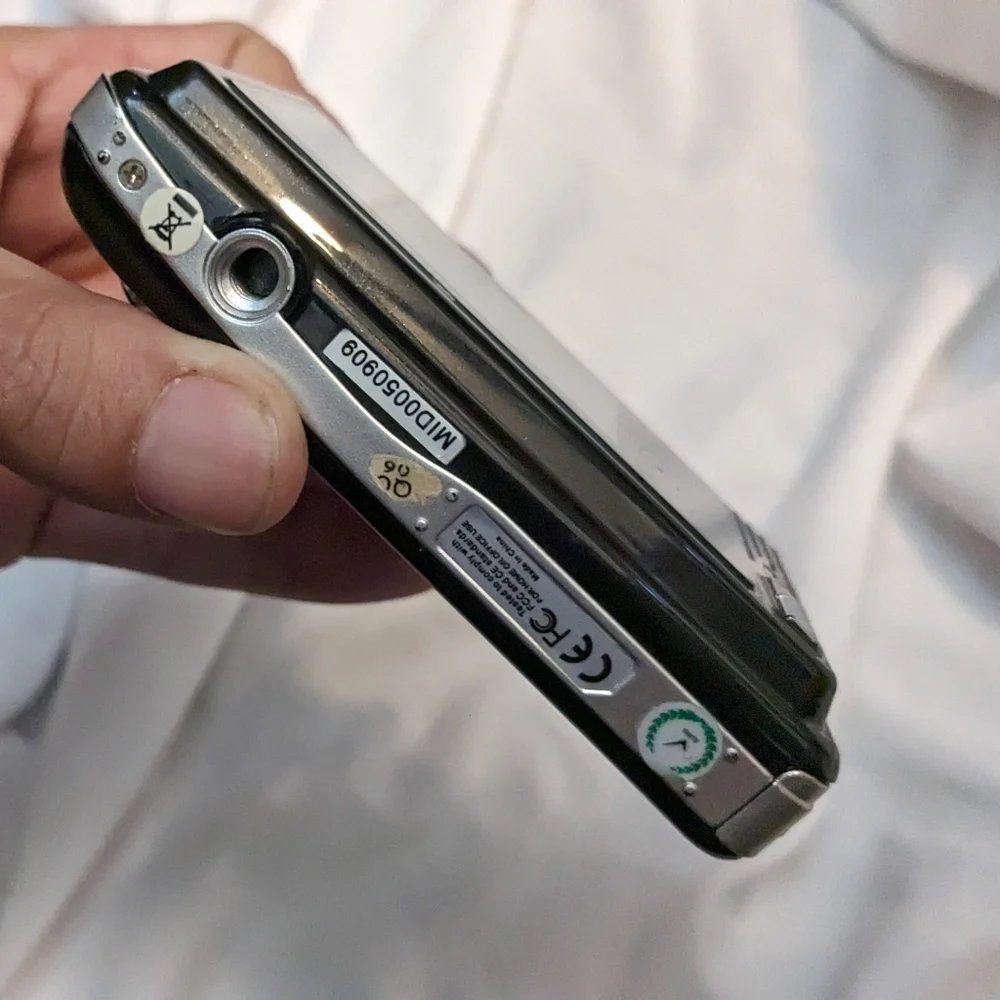 Digital camera - Picture 3 of 6